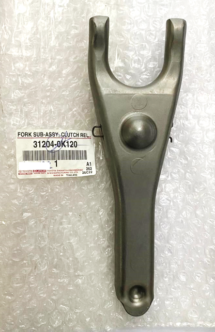 HORQUILLA EMBRAGUE TOYOTA HILUX 2TRFE 2018. ORIGINAL TOYOTA GENUINO TAILANDIA 31204-0K120