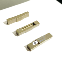 [15025] UÑETA CAJA NISSAN SENTRA B12/13 NISSAN GENUINO JAPAN 32608-D0101/ 30mm largo x 6mm ancho x 4mm alto x 18mm x 3.5mm